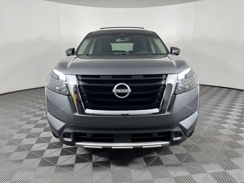 Used 2025 Nissan Pathfinder SL w/ SL Premium Package FWD image 5