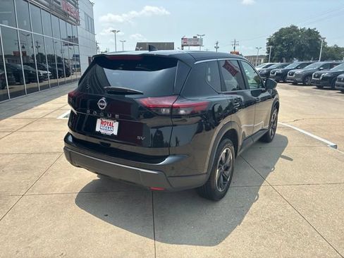 Used 2024 Nissan Rogue SV FWD image 7