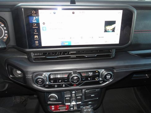 New 2025 Jeep Wrangler Unlimited Rubicon image 15