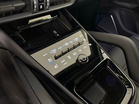 New 2026 Porsche Cayenne Turbo AWD/4WD image 32