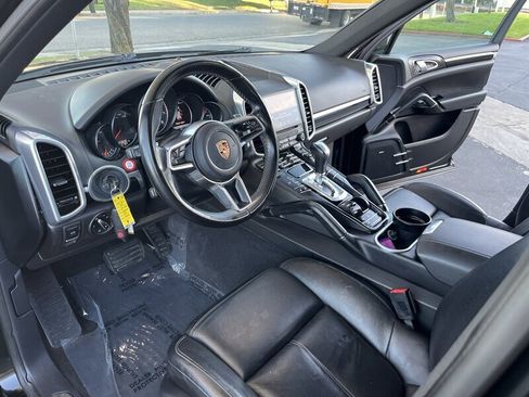Used 2017 Porsche Cayenne image 23