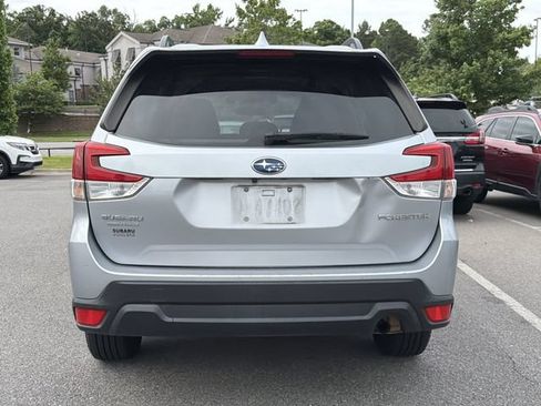 Used 2021 Subaru Forester Premium AWD/4WD image 5