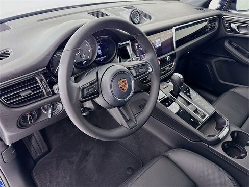 New 2026 Porsche Macan image 4