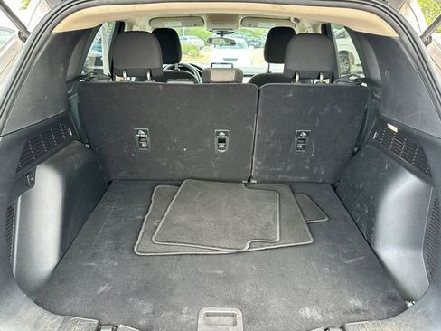 Used 2020 Ford Escape SE image 9