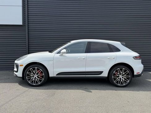 Certified 2023 Porsche Macan S AWD/4WD image 3