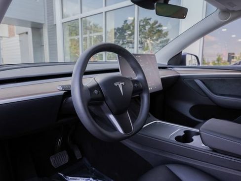 Used 2024 Tesla Model Y Long Range AWD/4WD image 20