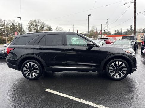 Used 2025 Ford Explorer Platinum w/ LUX Leather Package image 8