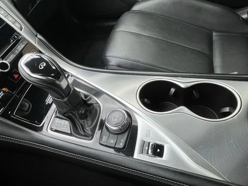Certified 2019 INFINITI Q60 3.0t Luxe w/ Essential Package RWD image 18