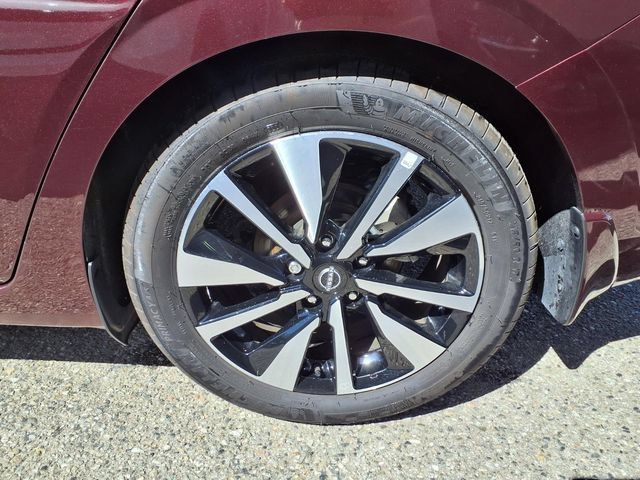 Used 2025 Nissan Sentra SV w/ SV Premium Package FWD image 20