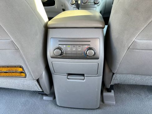 Used 2010 Toyota Highlander 2WD image 12