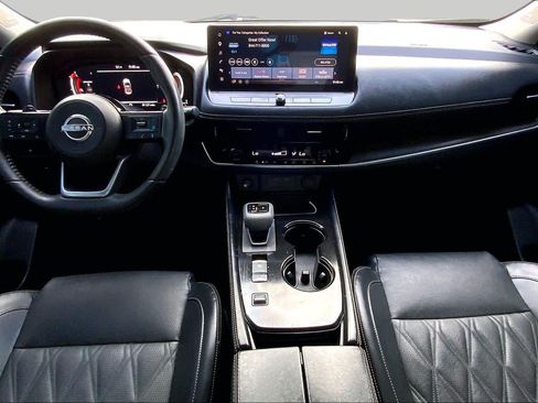 Used 2024 Nissan Rogue Platinum FWD image 16