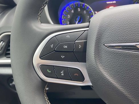 Used 2025 Chrysler Pacifica Select FWD image 19
