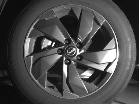 Used 2025 Nissan Rogue SV FWD image 15