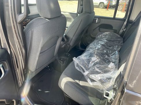 Used 2025 Jeep Gladiator Sport AWD/4WD image 11