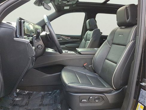 Used 2021 Cadillac Escalade ESV Sport w/ LPO, ONYX Package image 15