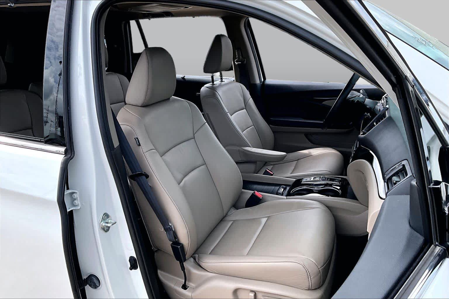 Used 2022 Honda Pilot Touring image 9