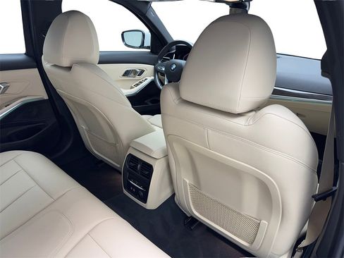 Used 2019 BMW 330i Sedan w/ Driving Assistance Package image 40