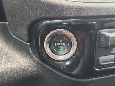 Certified 2025 Chevrolet Silverado 1500 LT AWD/4WD image 20