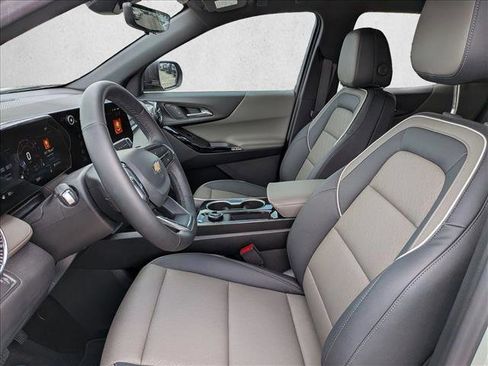 Used 2026 Chevrolet Equinox LT w/ Convenience Package II image 11