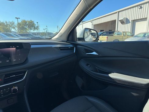 Used 2025 Buick Encore GX Preferred image 33