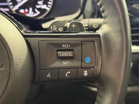 Used 2024 Nissan Pathfinder SL w/ Black Appearance Package FWD image 23