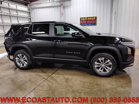 Used 2025 Chevrolet Equinox LT image 2