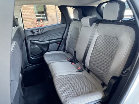 Used 2022 Ford Escape SE image 15