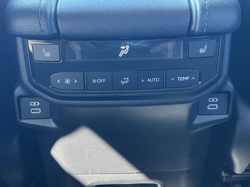 Used 2024 Toyota Grand Highlander Limited AWD/4WD image 32