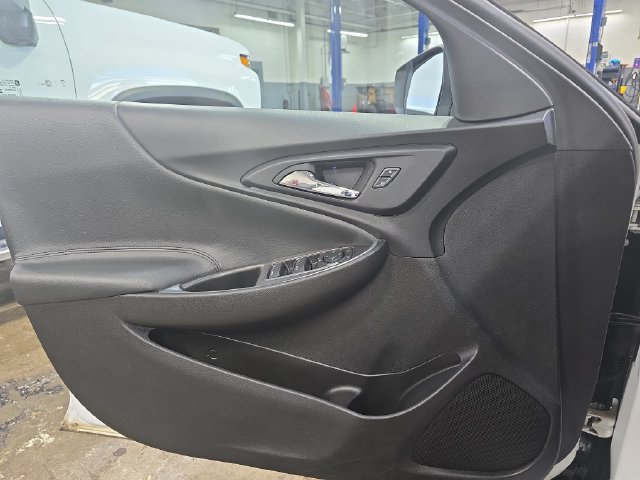 Used 2018 Chevrolet Malibu LT FWD image 25