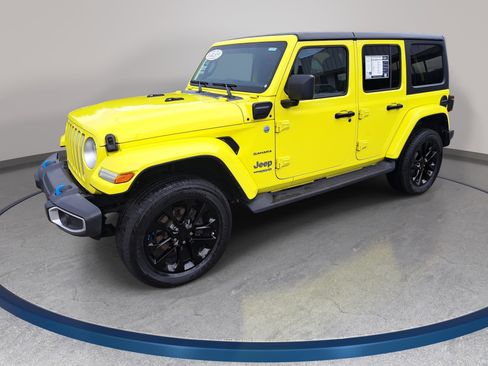 Used 2022 Jeep Wrangler Unlimited Sahara w/ Cold Weather Group AWD/4WD image 1
