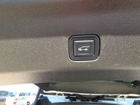 Used 2023 GMC Yukon XL AT4 image 36