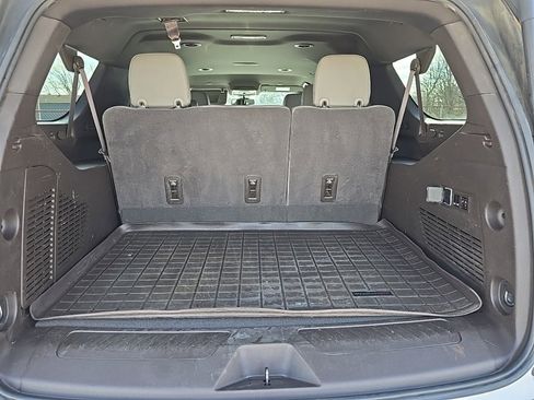 Used 2022 Chevrolet Suburban LT w/ Luxury Package image 34