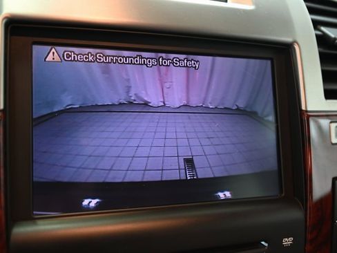 Used 2009 Cadillac Escalade AWD image 6