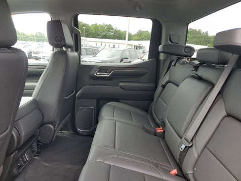 Used 2024 GMC Sierra 1500 SLT image 11