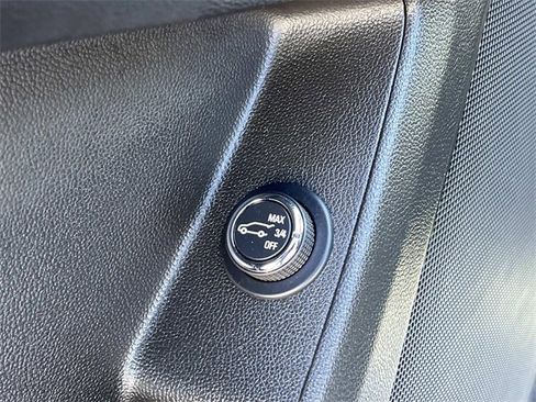 Used 2024 Chevrolet Traverse LT image 30