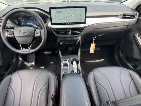 New 2025 Ford Escape SE w/ PHEV Premium Package image 2