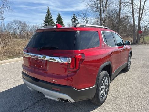 Used 2023 GMC Acadia SLT w/ Preferred Package image 3
