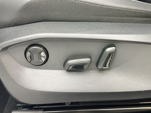 Certified 2023 Volkswagen Tiguan SE image 17