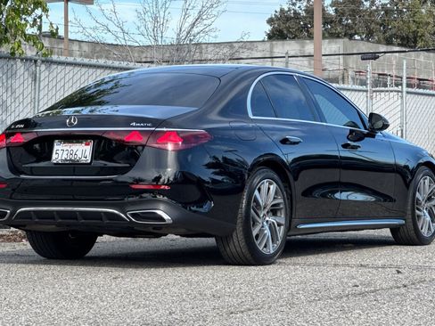 Used 2025 Mercedes-Benz E 350 4MATIC Sedan image 4