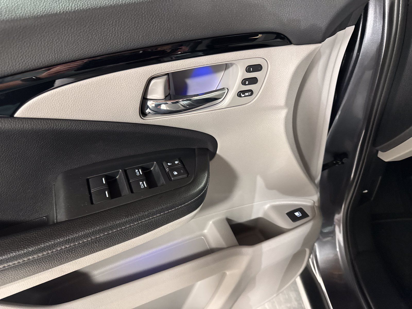 Used 2017 Honda Ridgeline RTL-E image 16