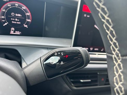 Certified 2026 Volkswagen Tiguan SE FWD image 23