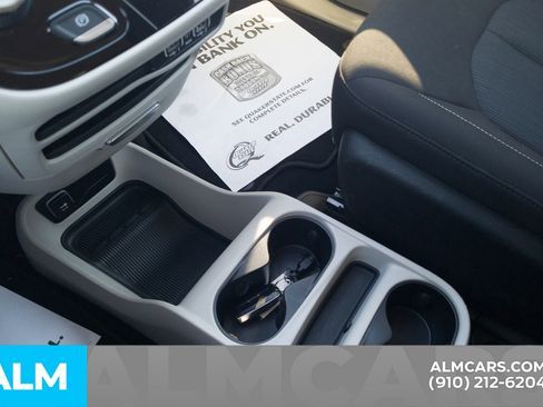 Used 2022 Chrysler Voyager LX image 26