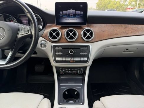 Used 2019 Mercedes-Benz GLA 250 4MATIC image 14