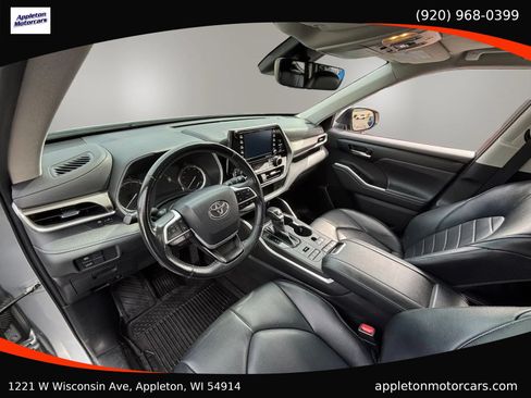 Used 2022 Toyota Highlander XLE AWD/4WD image 30