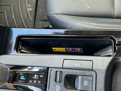 Used 2023 Toyota Prius XLE FWD image 29
