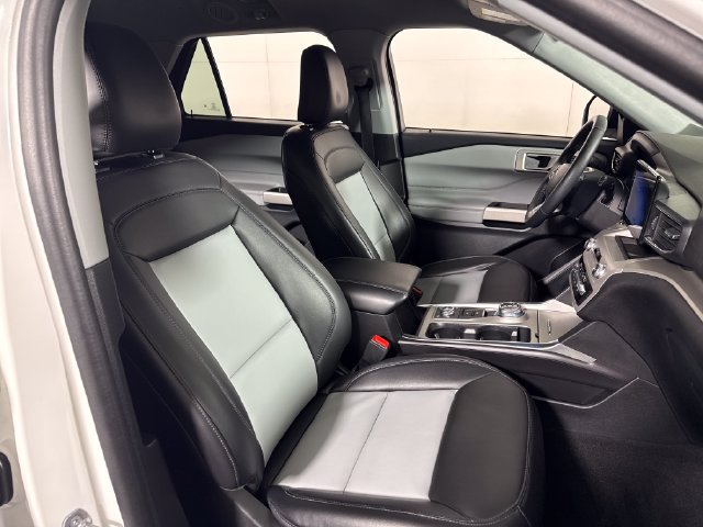 Used 2024 Ford Explorer XLT w/ Equipment Group 202A AWD/4WD image 14