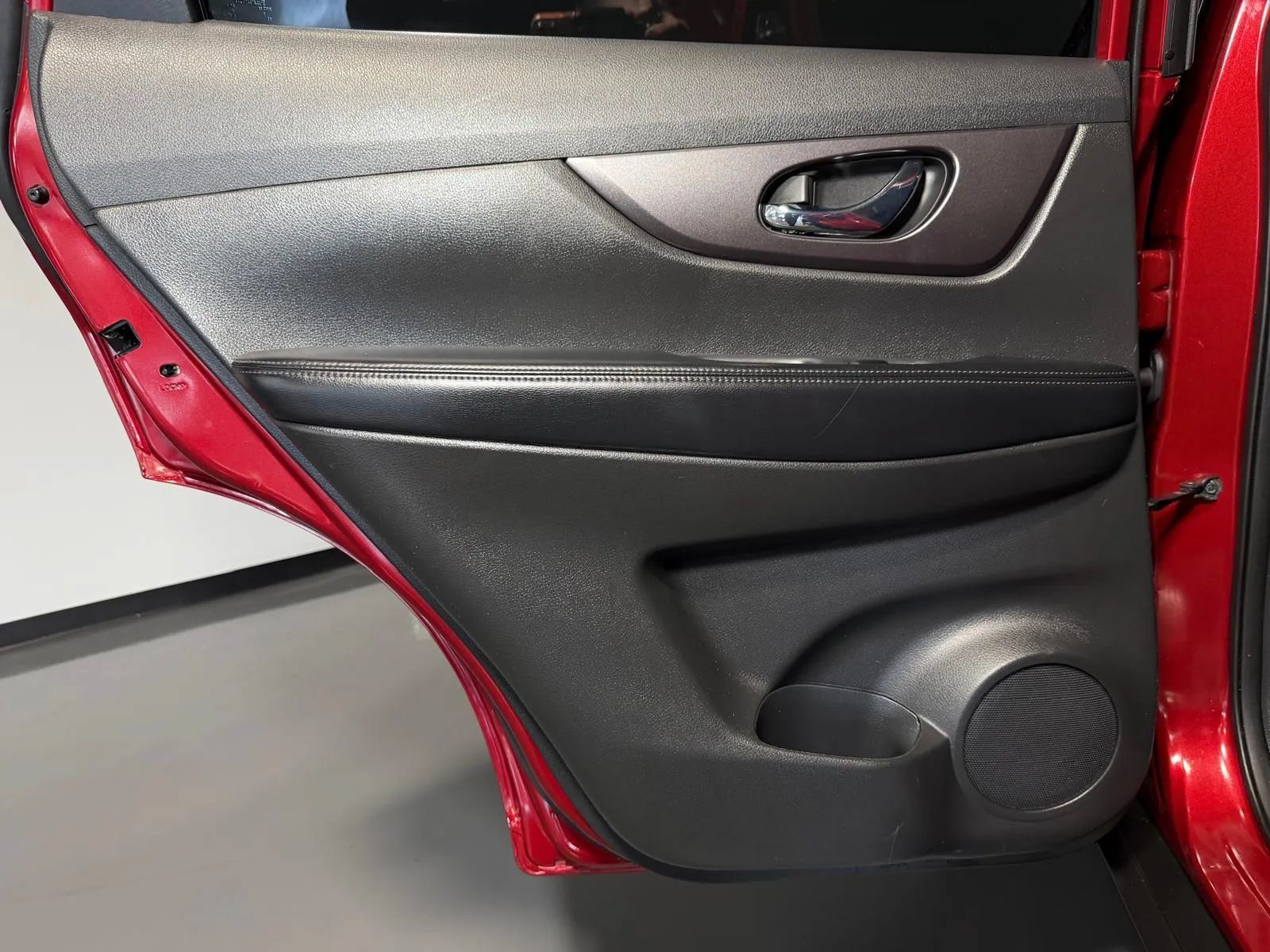 Used 2016 Nissan Rogue S FWD image 16