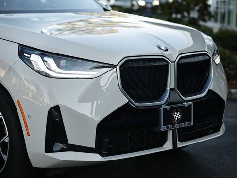 Certified 2025 BMW X3 xDrive30i w/ M Sport Package image 2