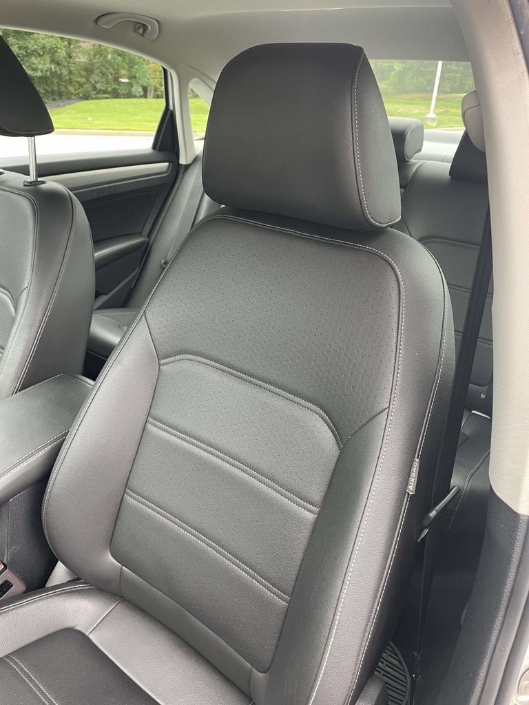 Used 2020 Volkswagen Passat 2.0T SE w/ Sunroof Package FWD image 21