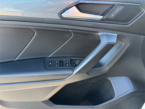 Used 2022 Volkswagen Tiguan SE image 23